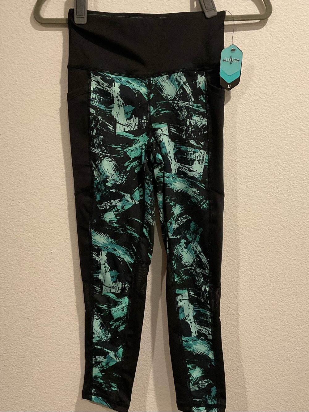 Black Workout Active Leggings with Teal Brushstroke Print and Side Pockets